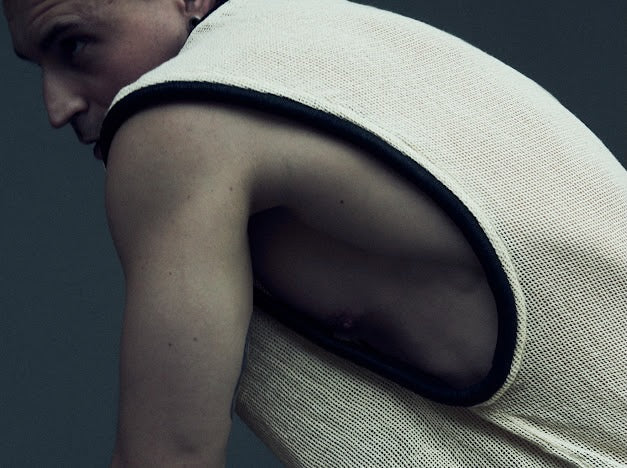White/ecru SYZMIC MESH TANK TOP 212, rear three-quarter view with contrasting black armhole piping.