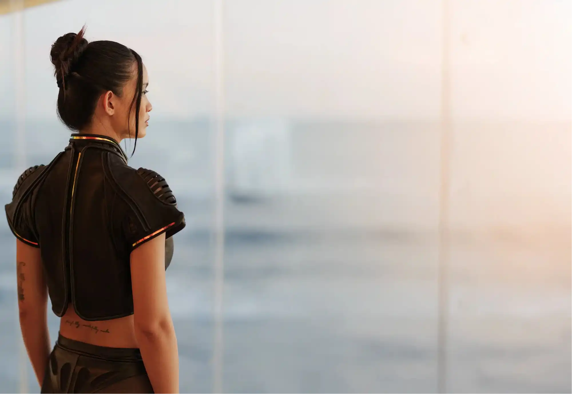Model wearing Syzmic Studio EIDOS-414 Exo-Shoulder Jacket in black leather, featuring sculptural biomorphic shoulders and avant-garde futuristic techwear tailoring.
