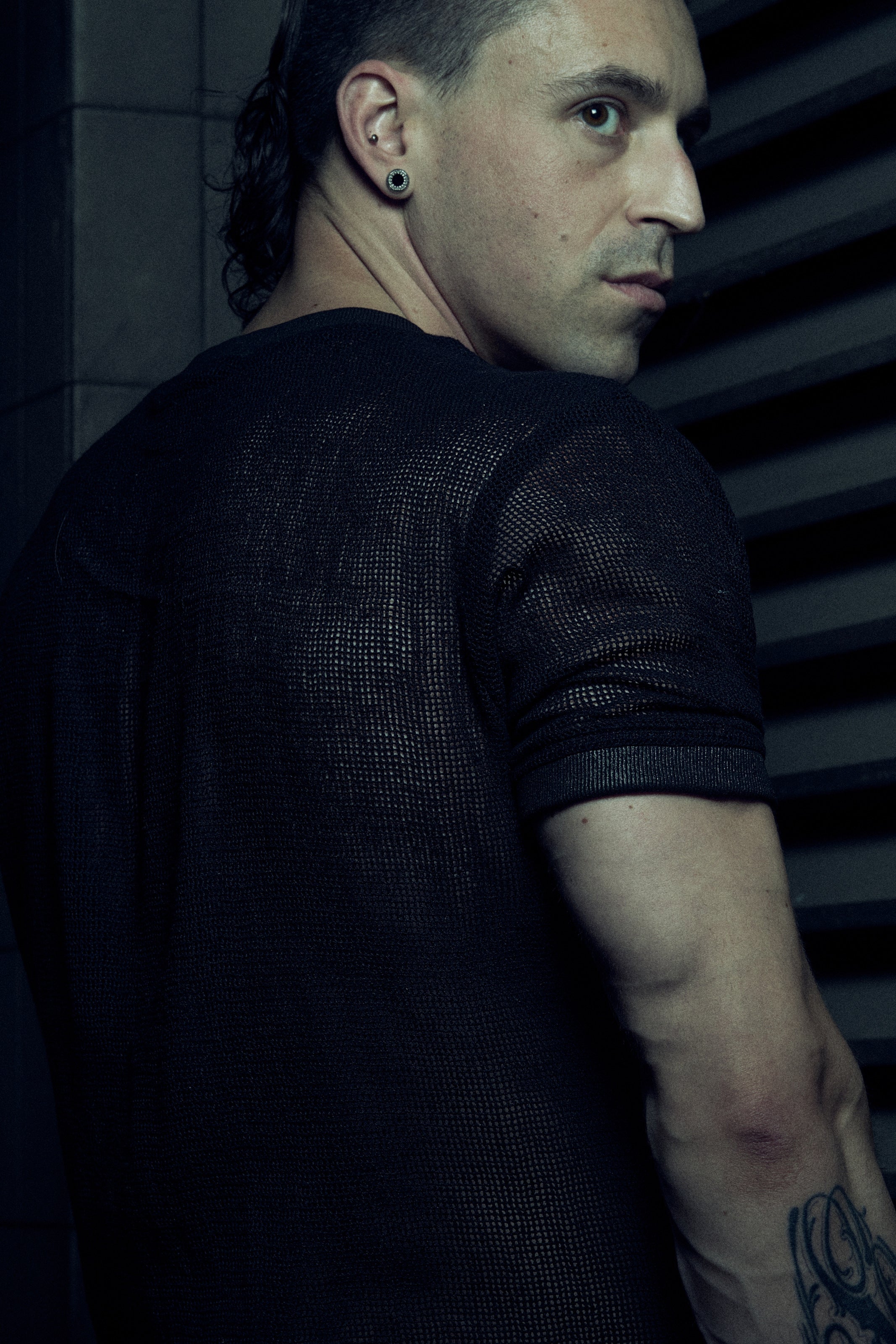 Black SYZMIC EIDOS-213 short-sleeve mesh T-shirt, rear three-quarter view.